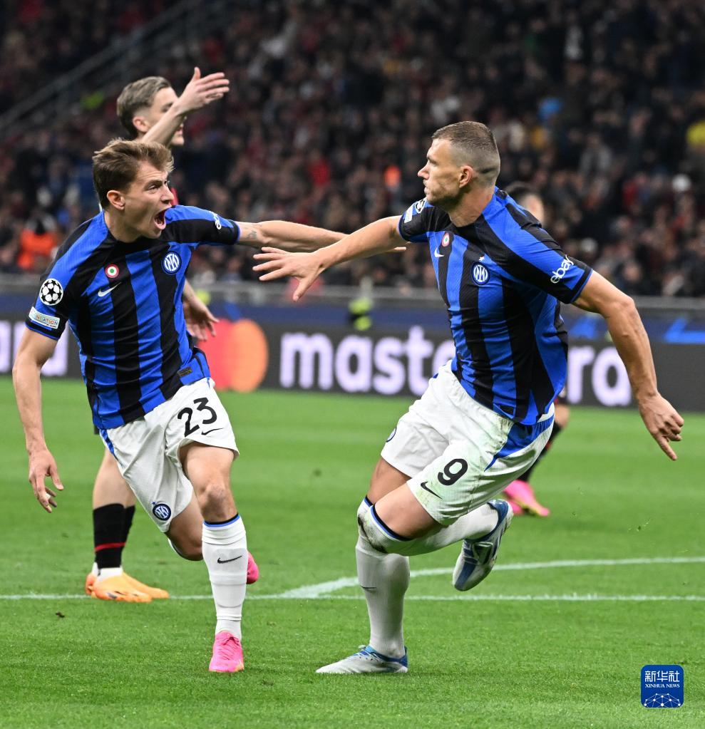 欧冠赛场精彩瞬间：巴萨2-0战胜国际米兰,