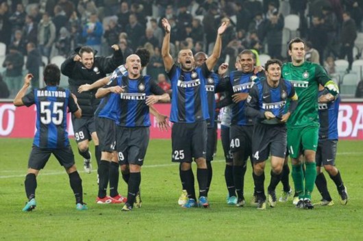 足球中超争冠球队连续丢分，冠军悬念陡增（中超争冠队频频丢分，冠军悬念升级）