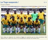 每体：拉菲尼亚没有经纪人也无意离开巴萨，他决心履行完合同（每体：拉菲尼亚无经纪人且无离队打算，坚决履行与巴萨合同至期）