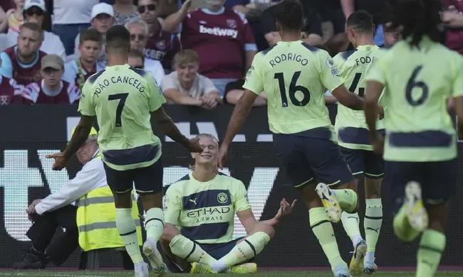 切尔西后腰身体素质远超德罗巴，穆里尼奥夸他一天能踢两场英超（穆帅盛赞蓝军后腰体能逆天：一天能连踢两场英超，强过德罗巴）