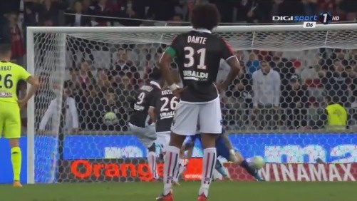 图片报：多特后防线出现危机，将面临安东和安塞尔米诺缺阵（图片报：多特防线告急，安东与安塞尔米诺将缺席）