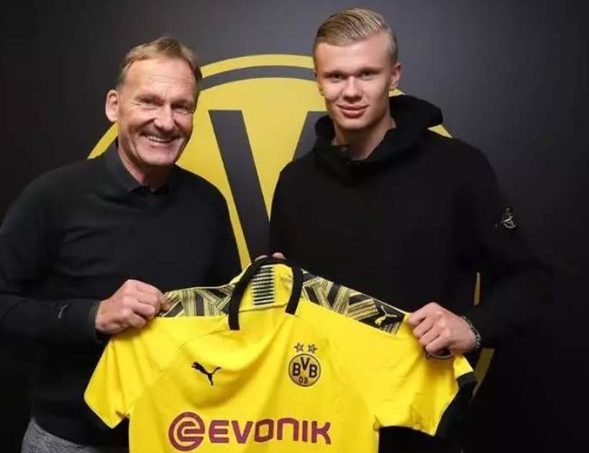 武磊官博：我们的心里，7号始终在场（武磊官博：在我们心中，7号从未缺席）