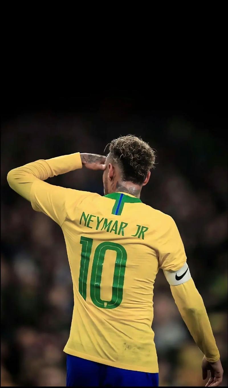 董路：足协准备在4个国家设置球员海外中心，类似鲁能巴西基地（董路透露：足协计划在四国设立球员海外中心，参照鲁能巴西基地）