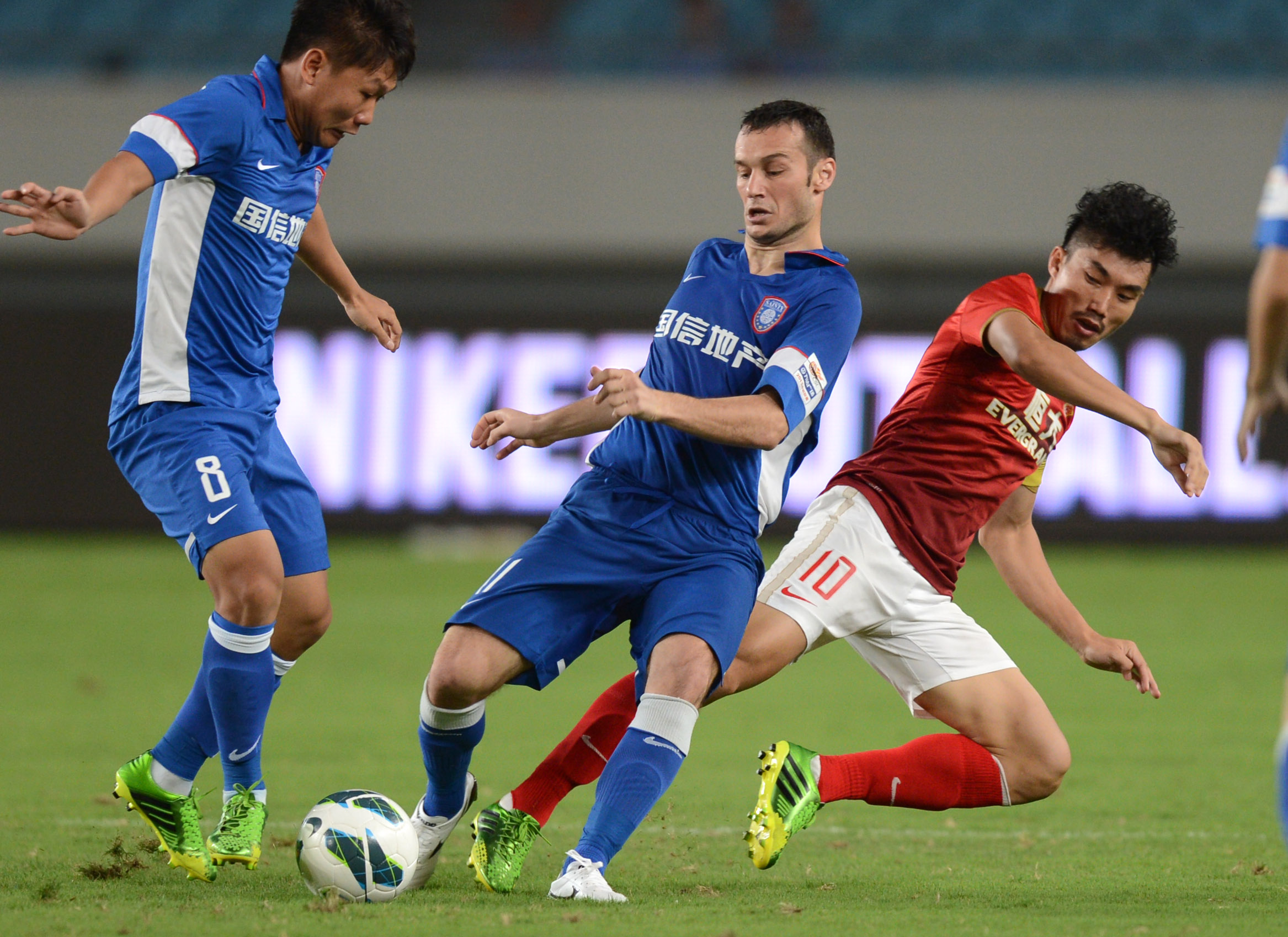 喜得千金，索博斯洛伊晒照宣布女儿出生