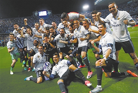 法尔克：拜仁谈妥于帕新合同的年薪和奖金，但还差解约条款没谈好（法尔克：拜仁与于帕续约的薪资与奖金已达成一致，解约条款仍在磋商）