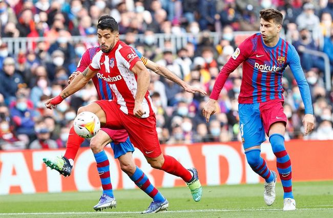 堵更衣室门口骂裁判，比利亚雷亚尔CEO小罗伊格被停赛半个月（围堵更衣室口怒斥裁判，比利亚雷亚尔CEO小罗伊格遭禁赛半月）