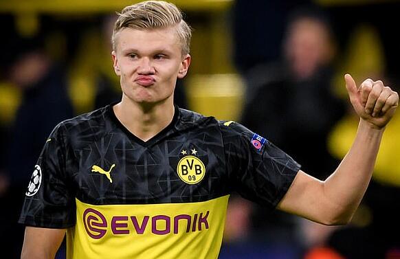 广东攻守兼备显示冠军相（广东攻防俱佳尽显冠军气质）