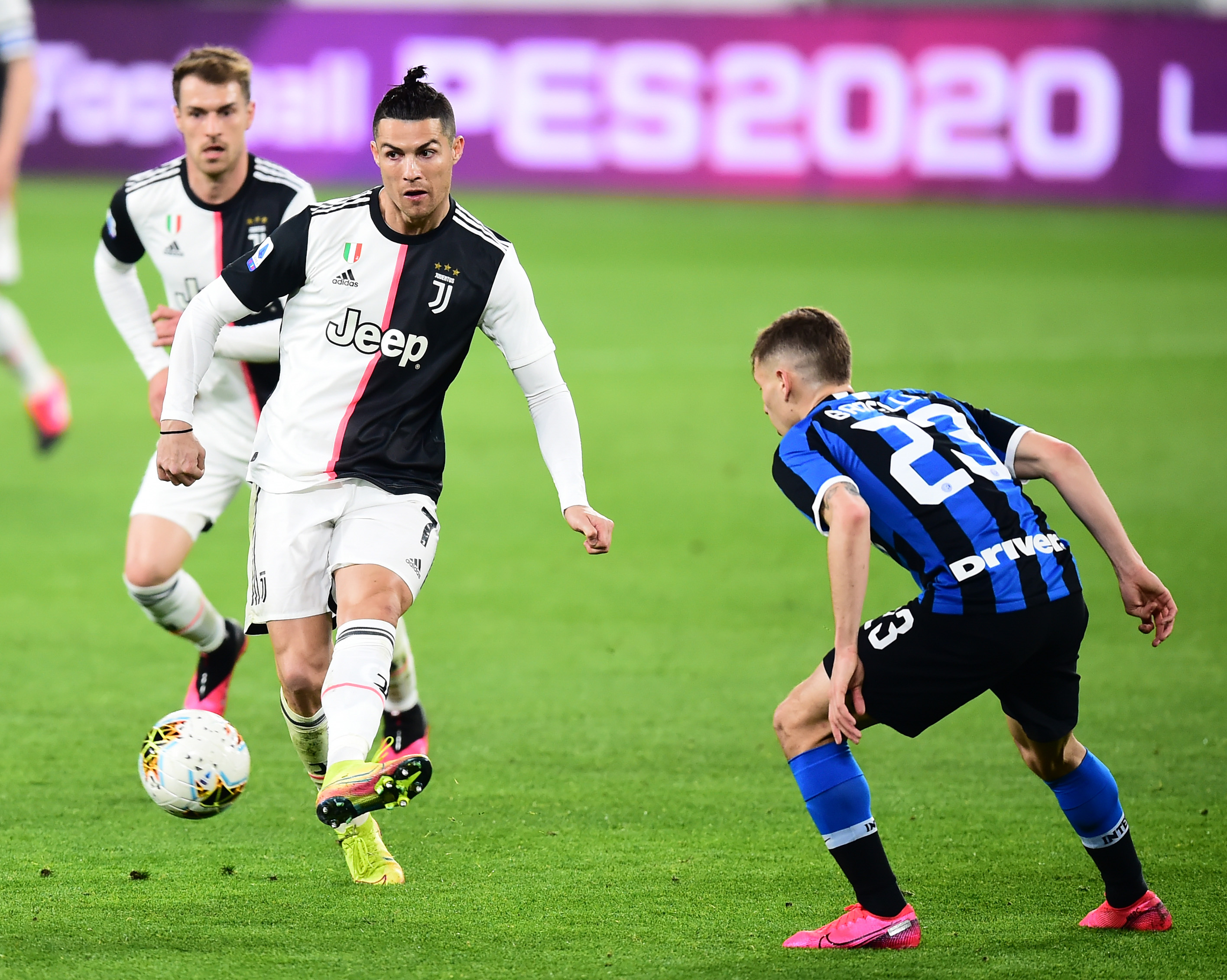 斯拉维亚主帅：我们让阿森纳踢得很艰难，但球队犯了致命失误