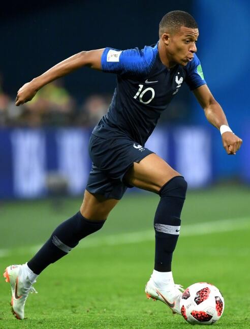 德天空：德甲三强争夺17岁中场德卡特，安德莱赫特要价2500万（德天空：德甲三豪门抢签17岁中场德卡特，安德莱赫特开价2500万）