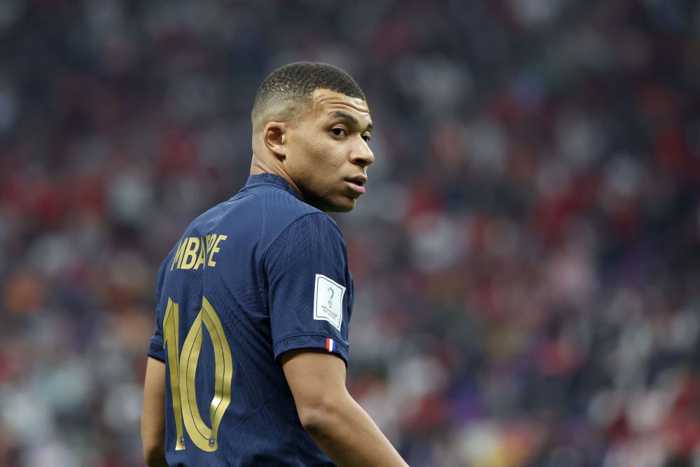 父亲：圣地亚哥从未讨论过离开的可能性，他在米兰很开心（父亲：圣地亚哥从未提及离队，他在米兰过得很开心）