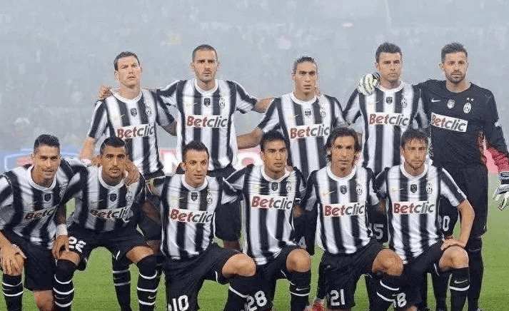 德天空：格纳布里倾向于续约，可能与拜仁签1-2年的降薪合同（德天空：格纳布里拟与拜仁续约，合同期1-2年且降薪）