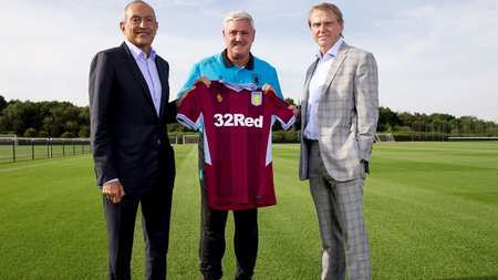 从手足无措到游刃有余，齐达内在公园学着踢毽子（齐达内在公园练踢毽子，从生疏到娴熟）