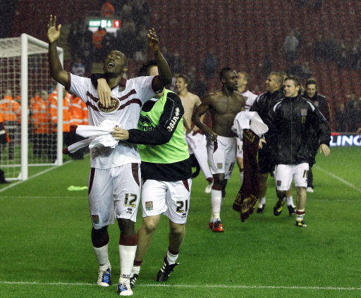 弗兰克：如果范德芬还能做到这样，他就可以直接从我身边走过（弗兰克：若范德芬还能保持这种水准，他大可以从我身边径直走过）