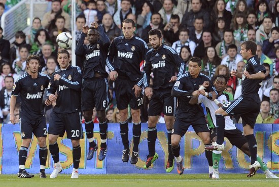 帕雷德斯父亲：我了解一些事情，知道迪巴拉想来博卡（帕雷德斯之父：获悉内情，迪巴拉有意加盟博卡）