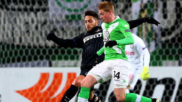 活塞客场大胜取得12连胜，终结对阵雄鹿五连败（活塞客场大捷豪取12连胜，结束此前对雄鹿的五连败）