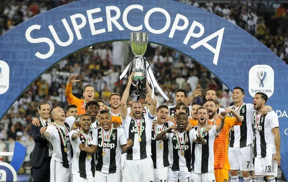 中超：山东泰山主场2-0完胜青岛队