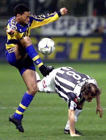 2-0击败安哥拉，梅西晒照：很自豪能继续代表我的祖国征战（2-0力克安哥拉！梅西晒照：继续为祖国出战倍感自豪）