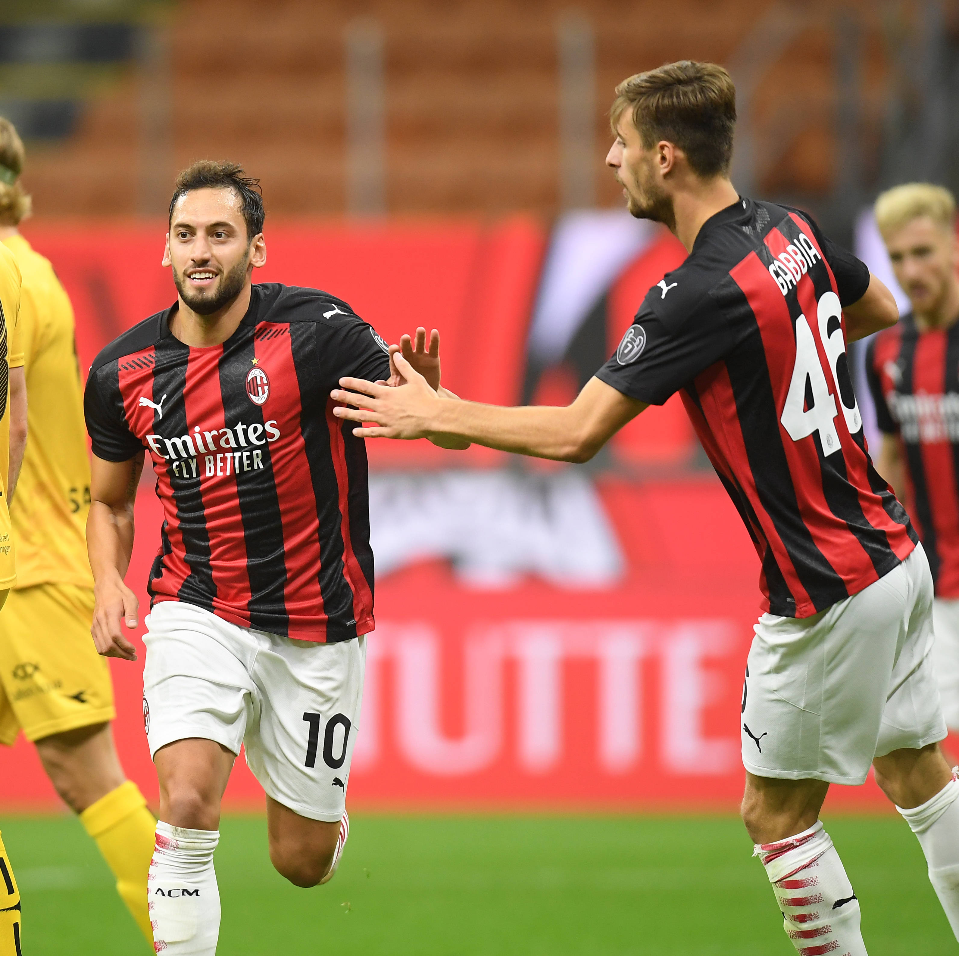 皇马连续三轮平局遇危机！西甲第19轮提前上演，白衣军团能否止住颓势？（皇马三连平陷入低谷？西甲第19轮提前打响，白衣军团能否扭转颓势）